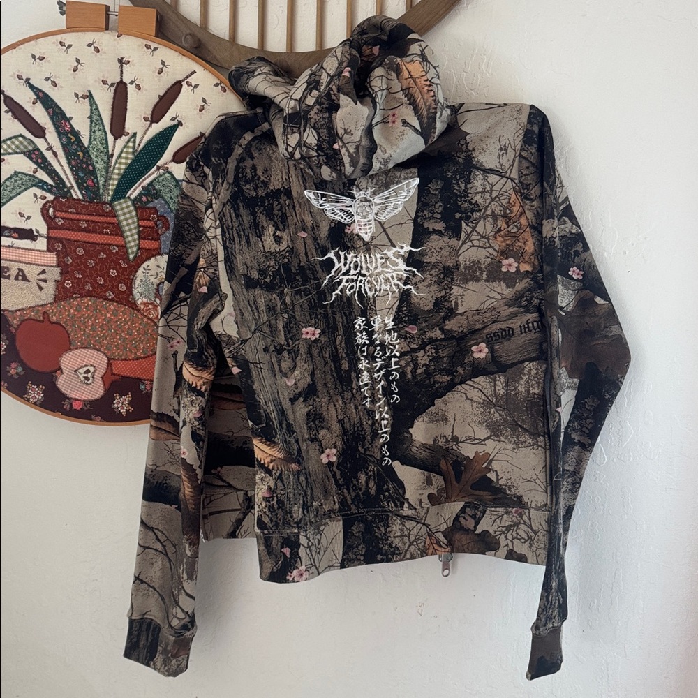 Darc Sport Moth Kanji Iris Cherry Blossom Woodland Camo Zip Up S NEW - Picture 7 of 7